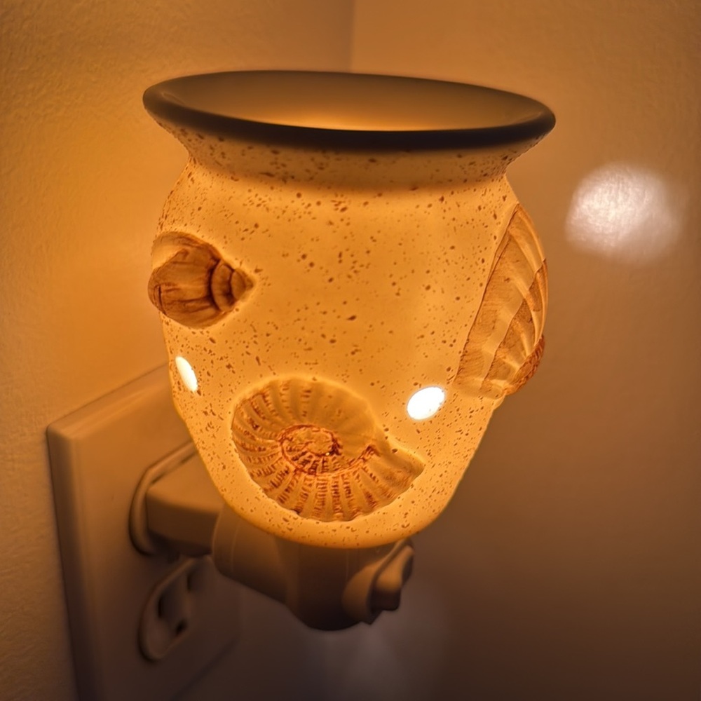 Scentsy Seashell Plug-In Shell Beach Decor Night Light Wax Warmer Retired - Picture 10 of 12